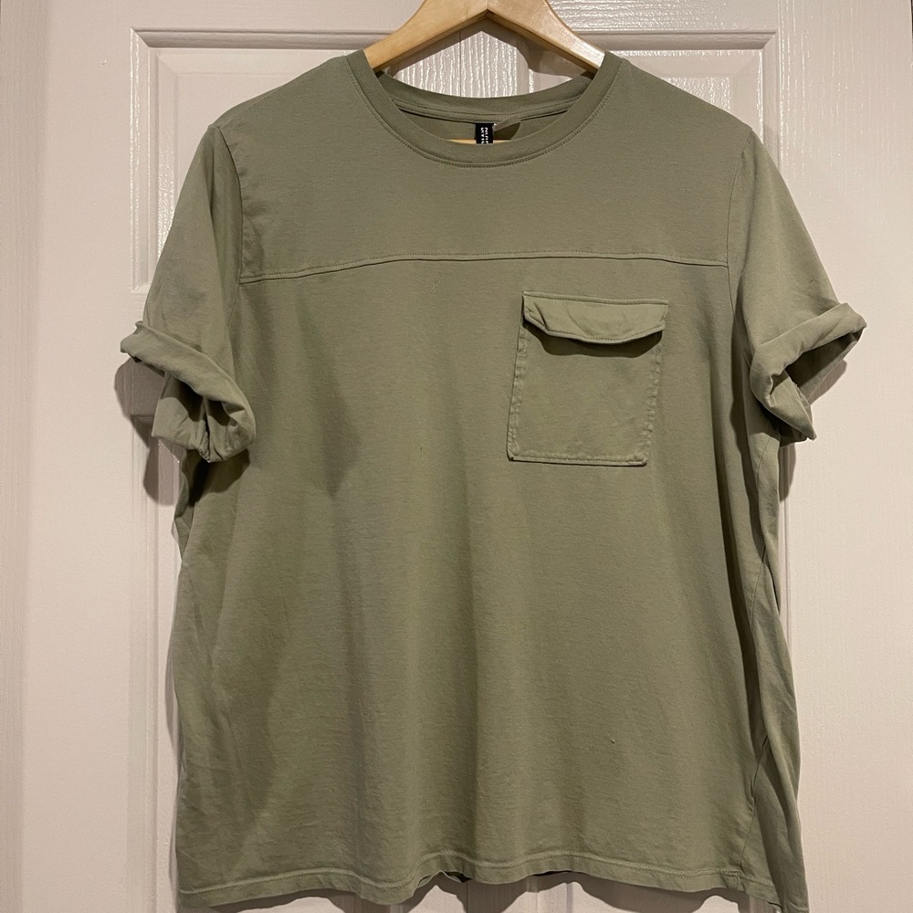 Shirt with rolled sleeves and a front pocket